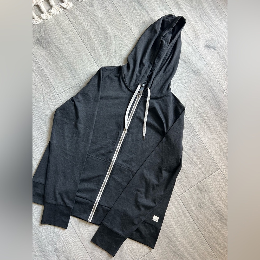 Vuori Halo Performance Hoodie 2.0 Women’s Dreamknit Hoodie Size Medium